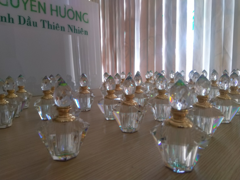 Tinh Dầu Nước Hoa Dubai Hình Kim Cương Pha Lê (30 Mùi Cao Cấp)